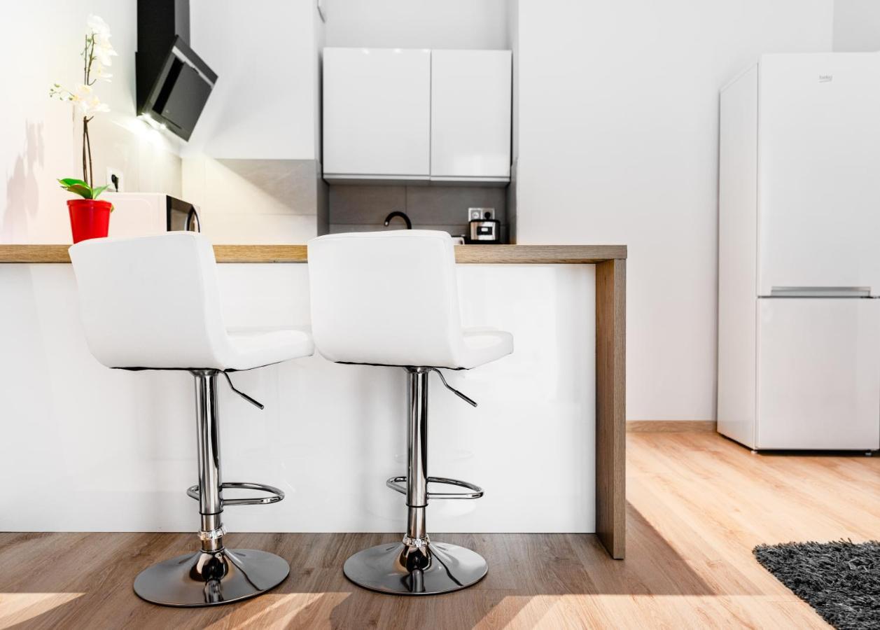 Apartamenty Homely Place Blisko Starego Rynku - Parking Poznań Eksteriør billede